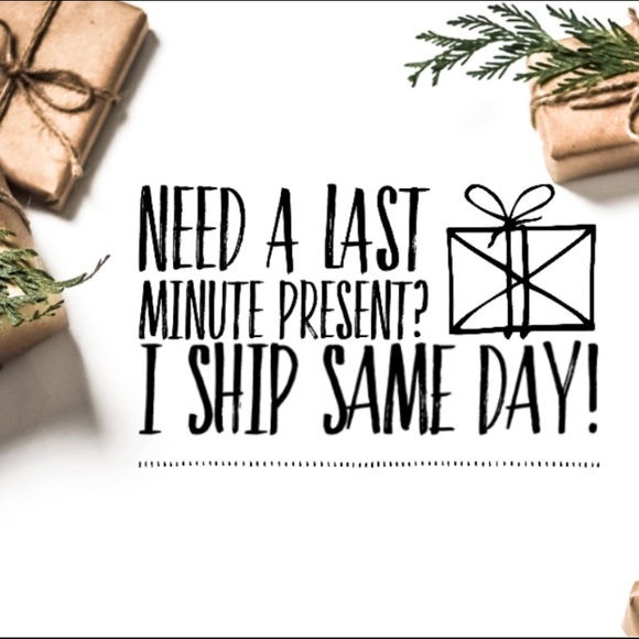 Too faced lipstick - Rated R - Picture 3 of 3